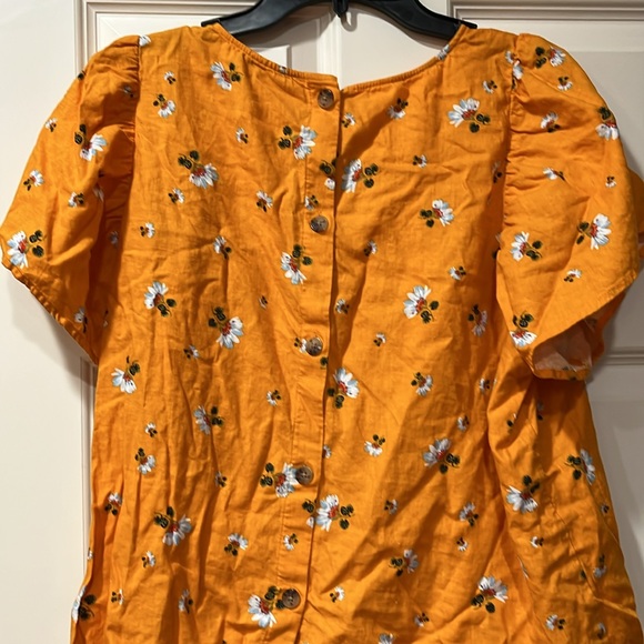 Loft Top with Back Buttons - Picture 4 of 4